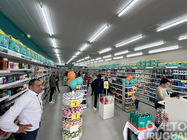 Inaugurada Farmácias Associadas Cruz Azul em Ametista do Sul