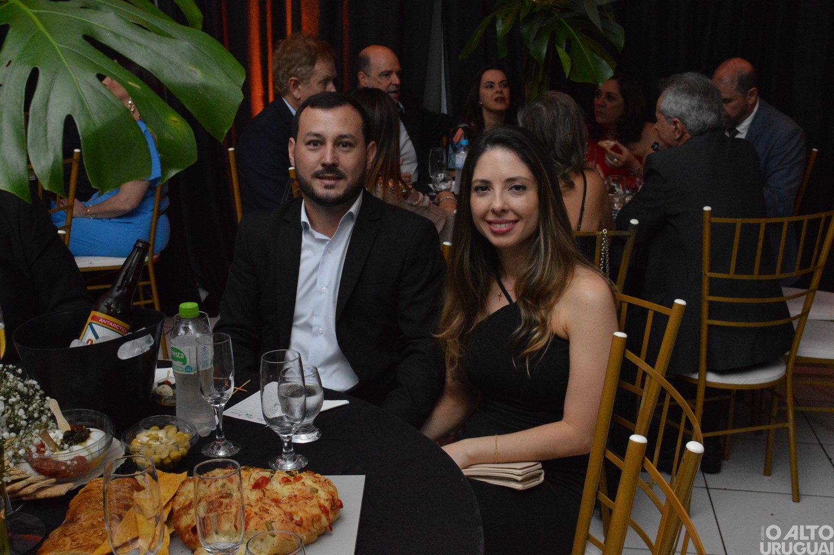 Baile Golden Night homenageia parceiros da Polícia Civil