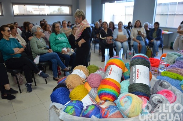 Tricolã promove workshop de tricô e crochê em FW