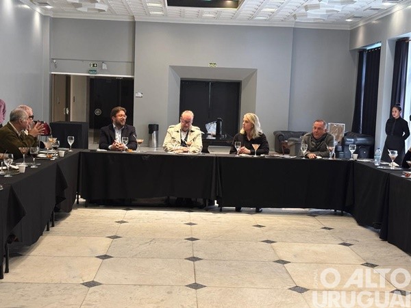 Encontro entre ADI Multimídia e Cremers debate aproximação entre as entidades