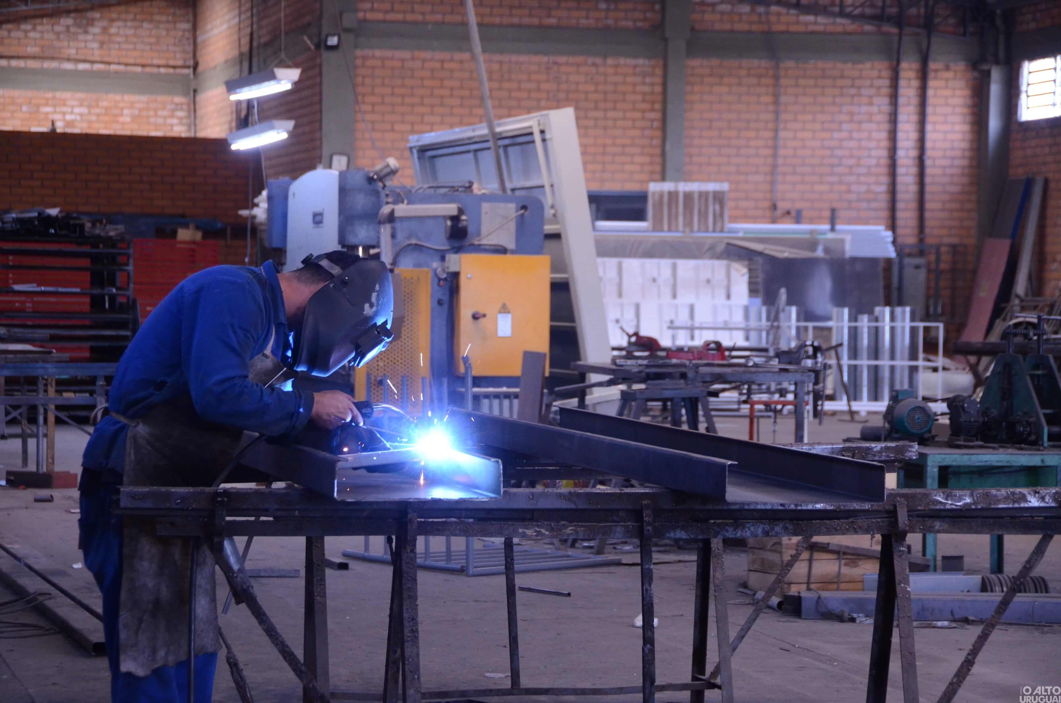 Indústria tem retorno de crescimento em junho