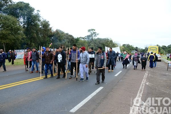 Indígenas voltam a bloquear a BR-386 em Iraí