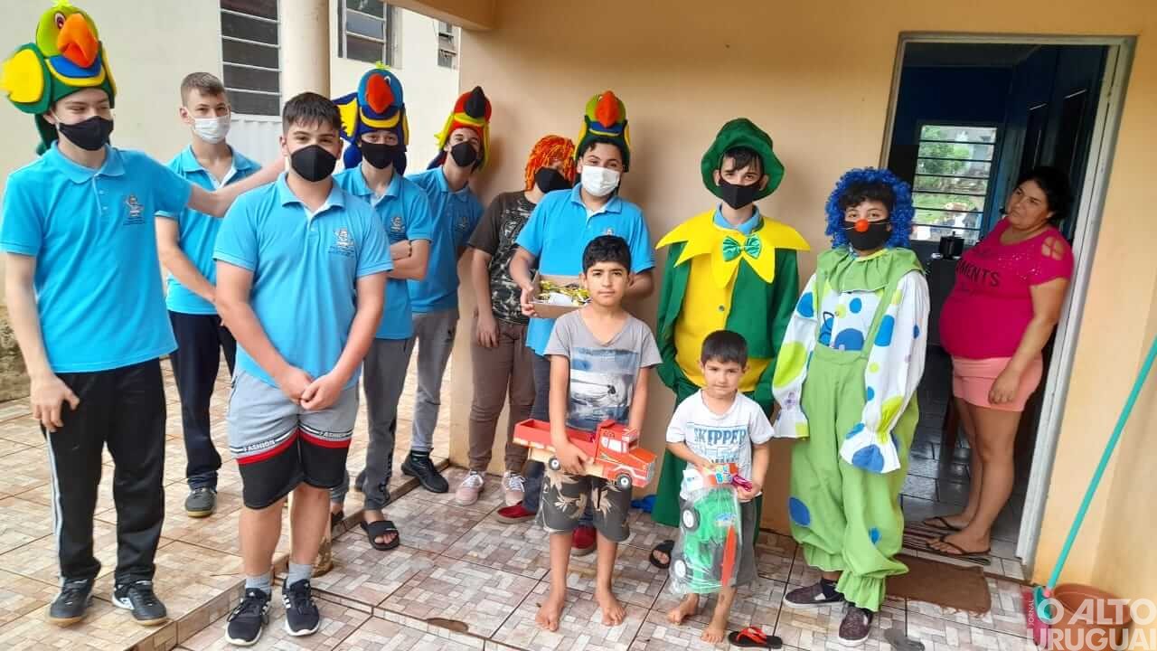 Vereadores mirins promovem ação solidária em Pinhal