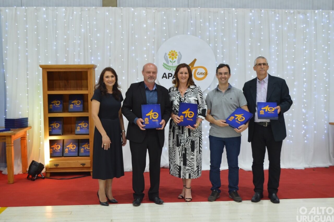 Jantar marca 40 anos da Apae-FW