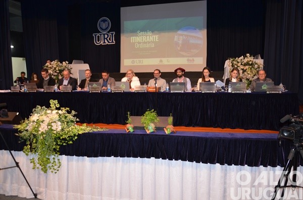 Câmara de Vereadores realiza sessão itinerante na URI/FW