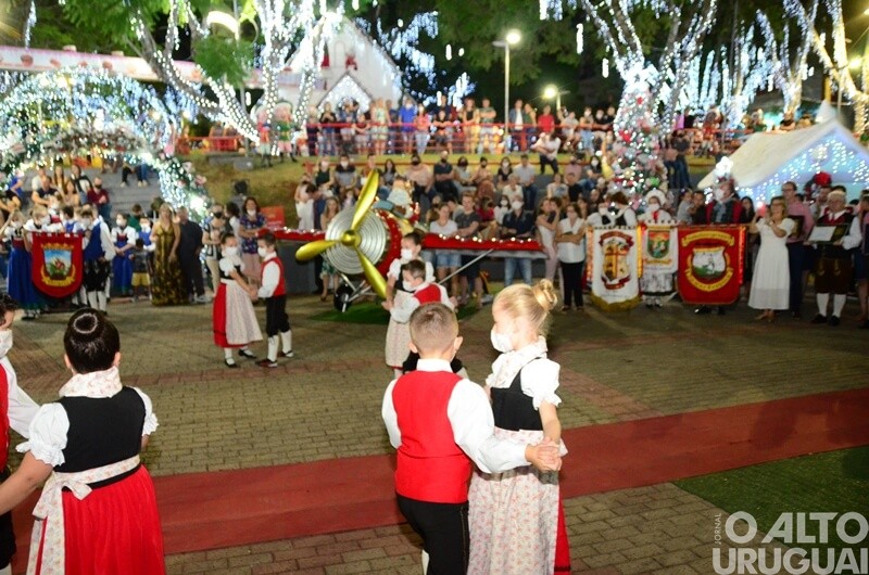 Apresentações do Centro Cultural 25 de Julho marcam noite do Frederico em Luz