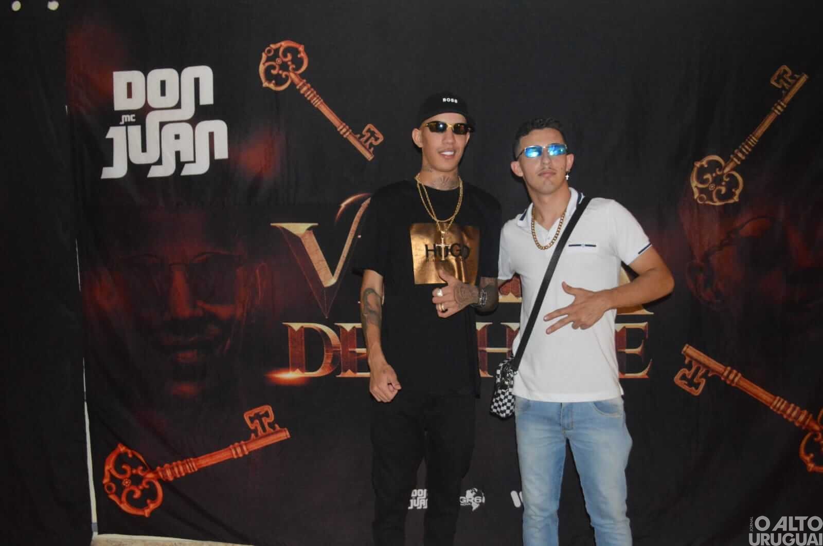 Show de MC Don Juan anima público em FW