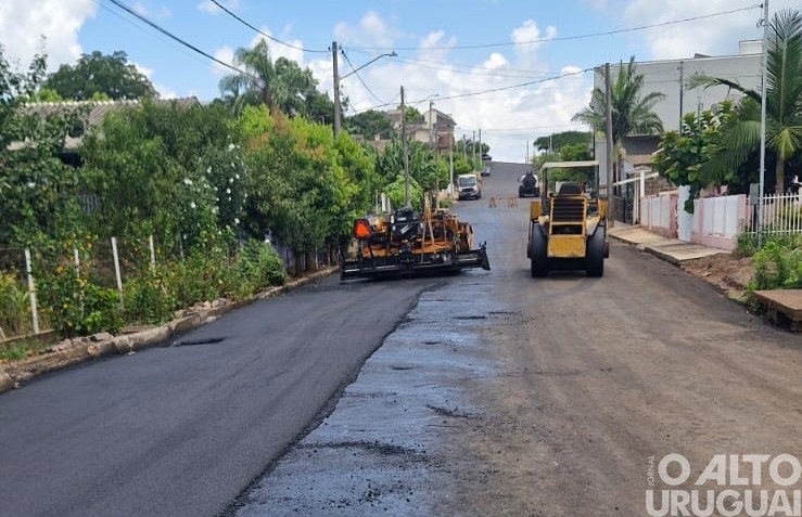 Investidos R$ 1,3 milhão em asfaltamento de vias em Planalto