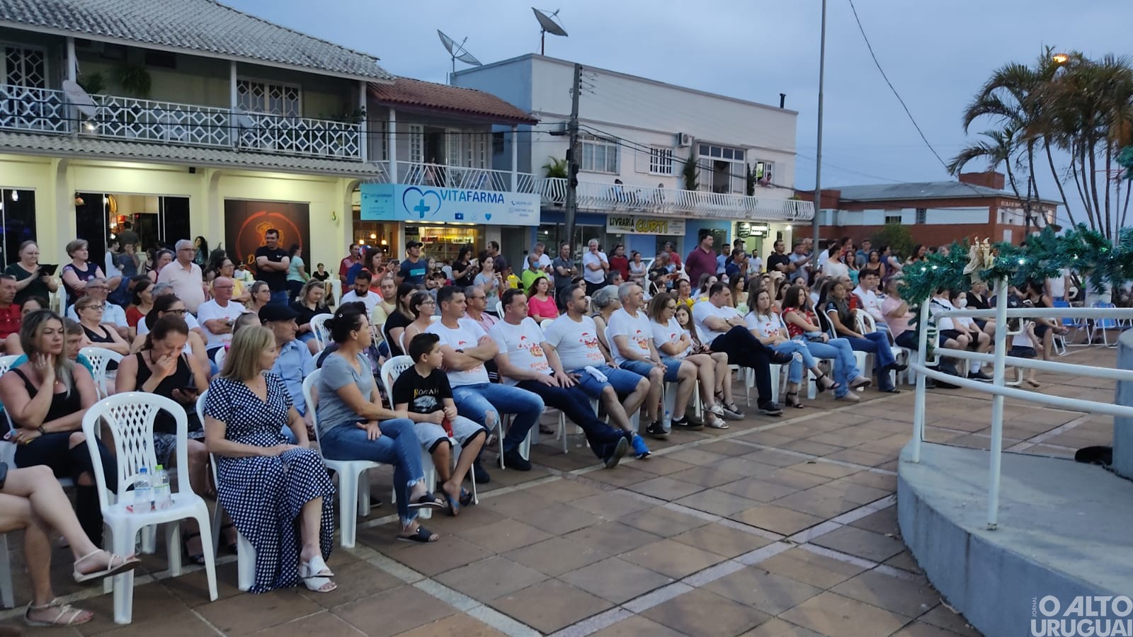 Planalto: chegada do Papai Noel e apresentações das escolas marcam Natal na Praça