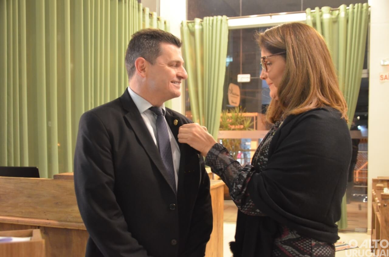 Rotary Club FW Barril e Interact empossam novas diretorias