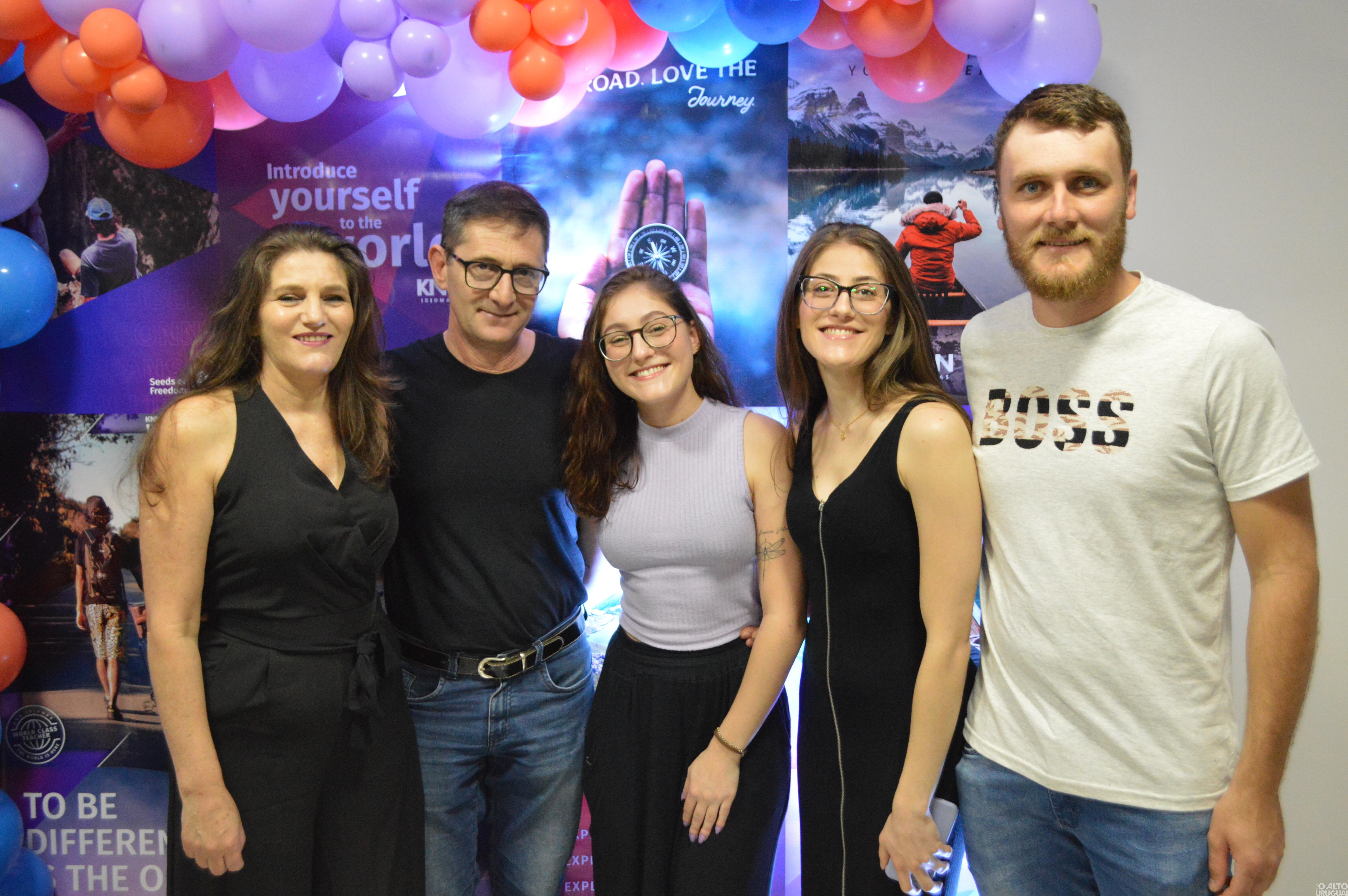 Com cerca de 400 alunos a KNN forma suas primeiras turmas de inglês em FW