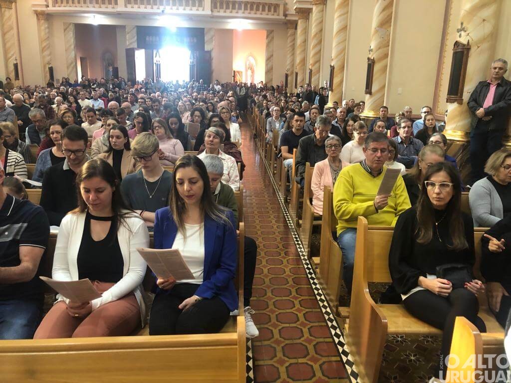 Fiéis celebram Corpus Christi em FW