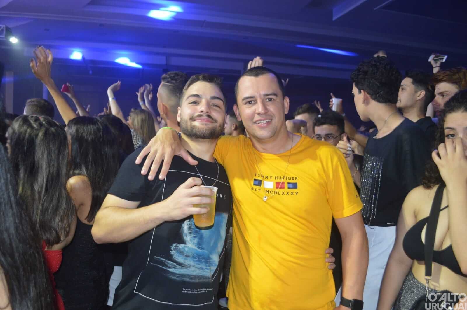 Show de MC Don Juan anima público em FW