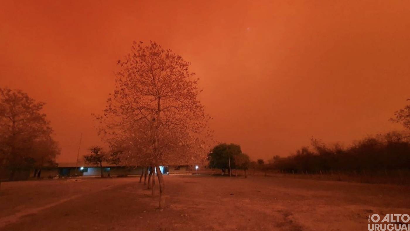 Fumaça de queimadas no Paraguai cobre céu das cidades do RS