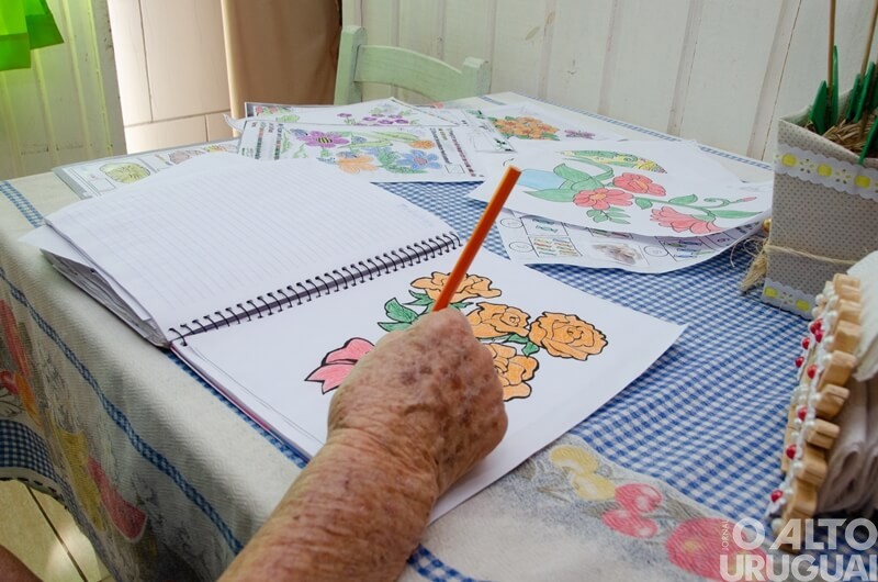 Pinhal: aluna de 86 anos dá exemplo de superação