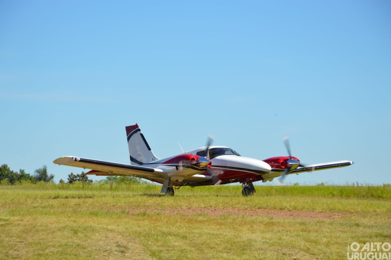 Integrantes do Aeroclube de FW realizam ação de Natal com voos panorâmicos