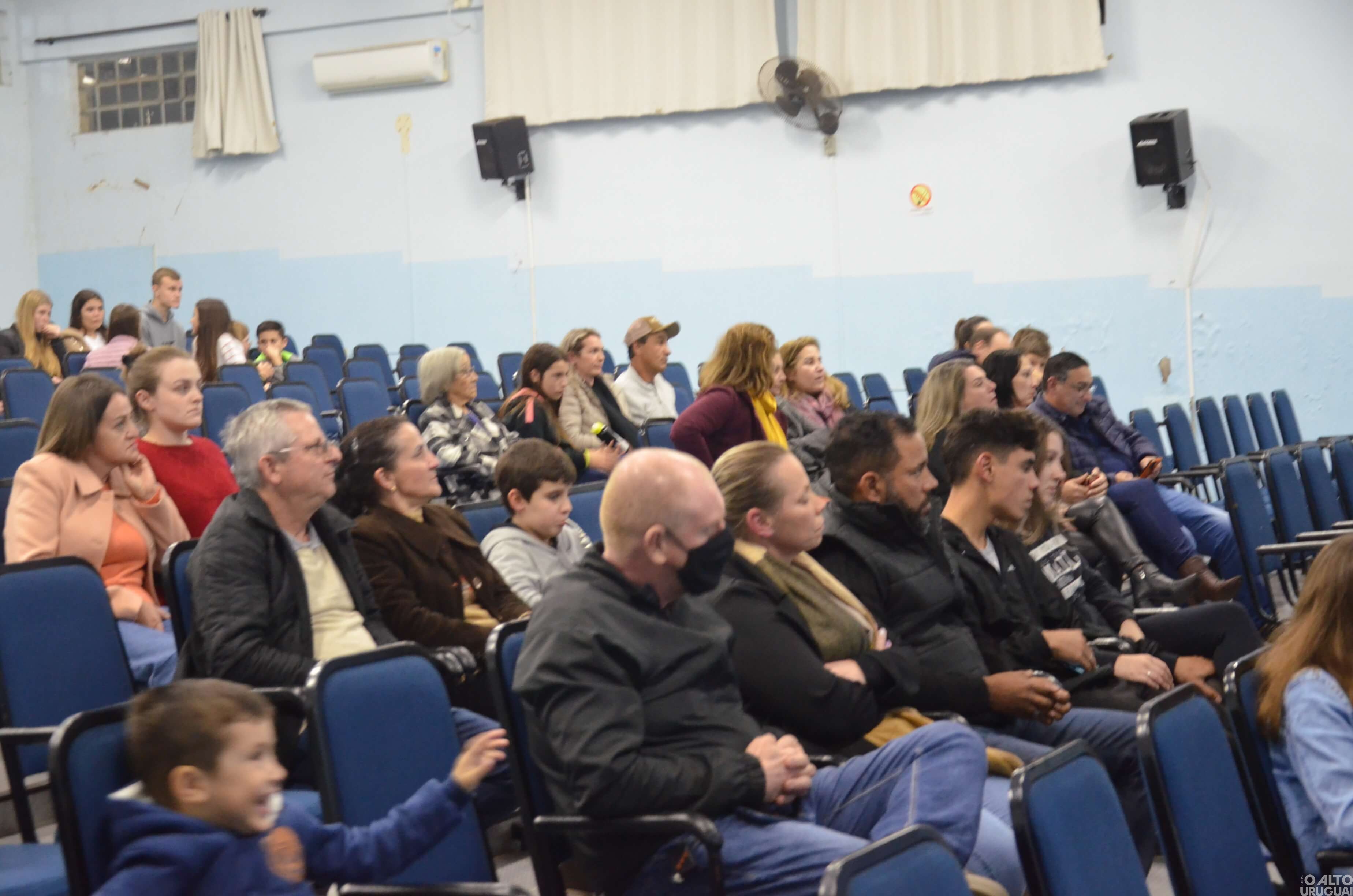 Três estudantes são premiadas na final municipal do Oratória nas Escolas em Rodeio Bonito