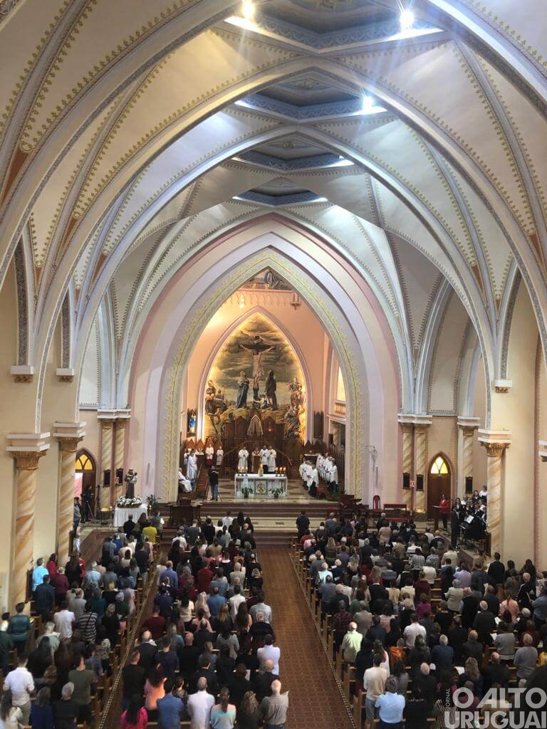 Fiéis celebram Corpus Christi em FW