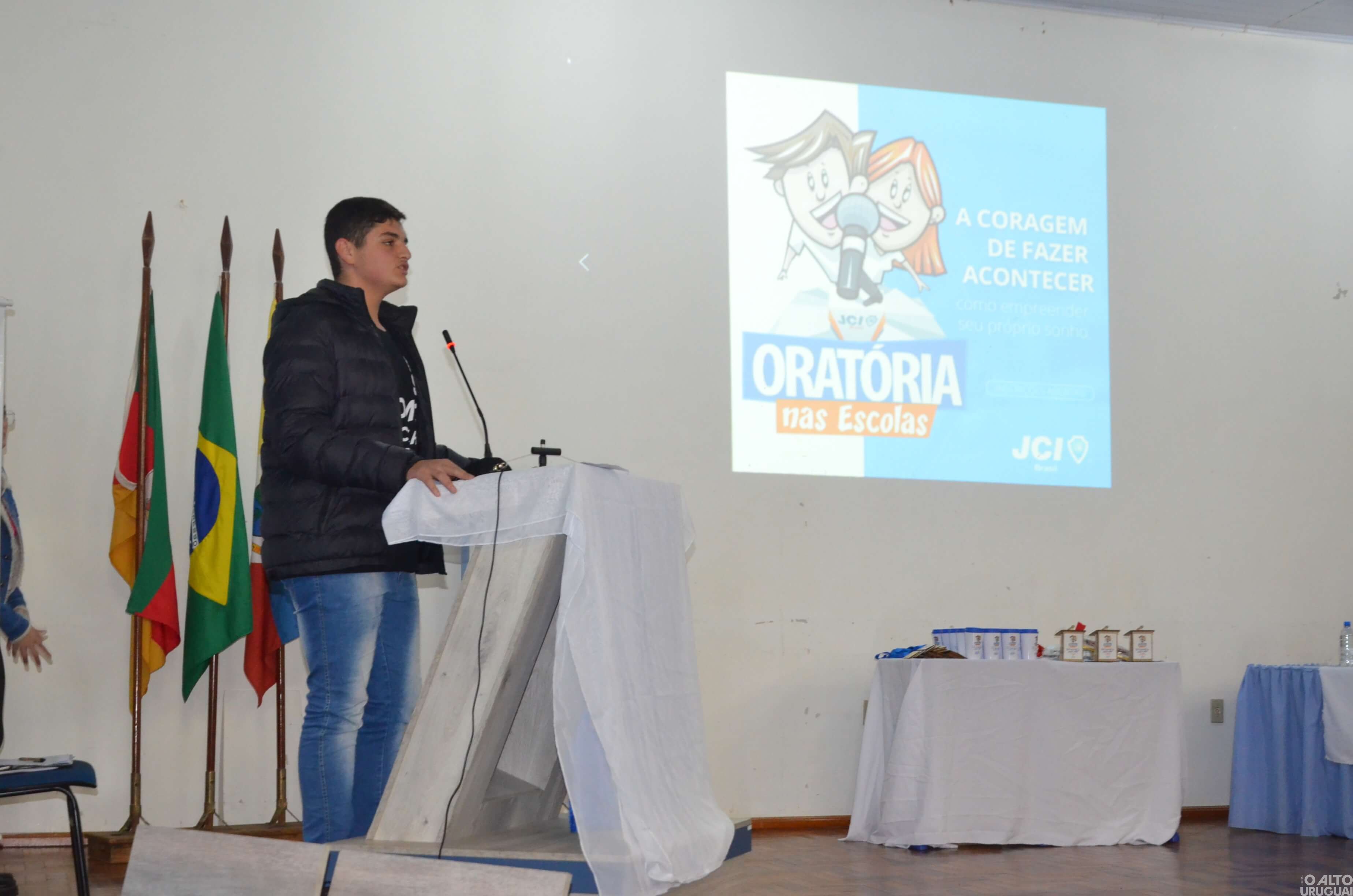 Três estudantes são premiadas na final municipal do Oratória nas Escolas em Rodeio Bonito