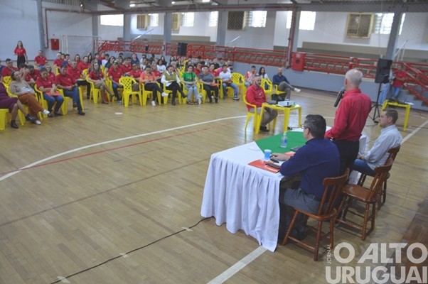 Evento realizado pela Creluz em Pinhal marca o Dia da Árvore