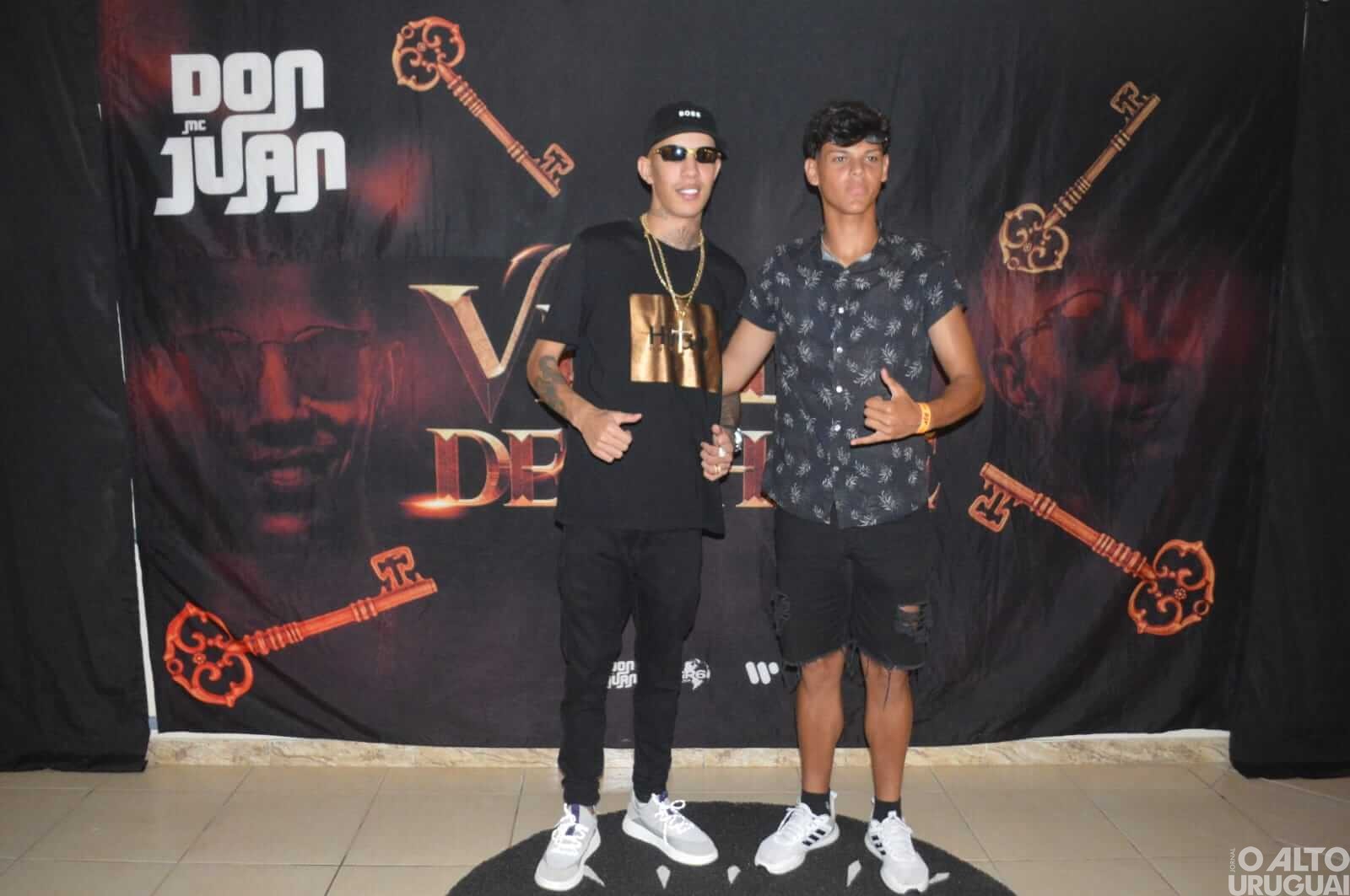 Show de MC Don Juan anima público em FW