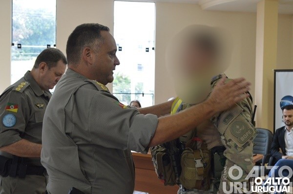 Autoridades são homenageadas pelo 37º BPM