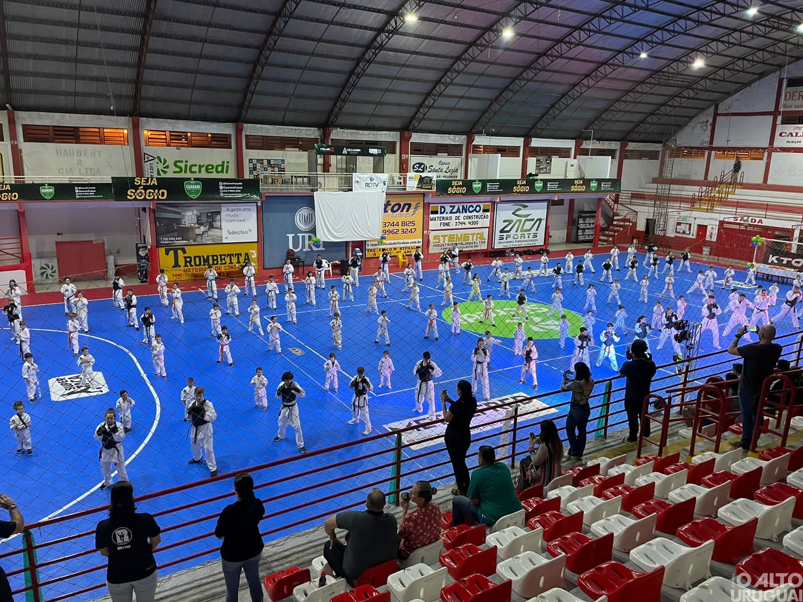 Alunos da Rede Mestre realizam exame de faixa