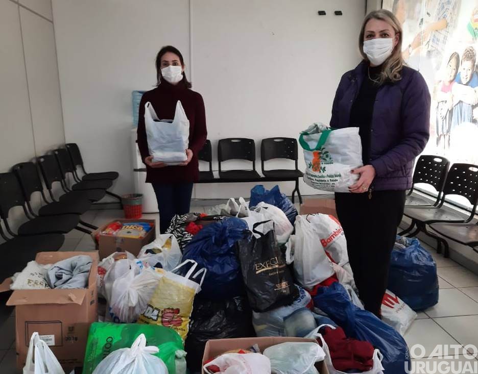 Assistência Social recebe roupas e mais de 100 quilos de alimentos da URI/FW