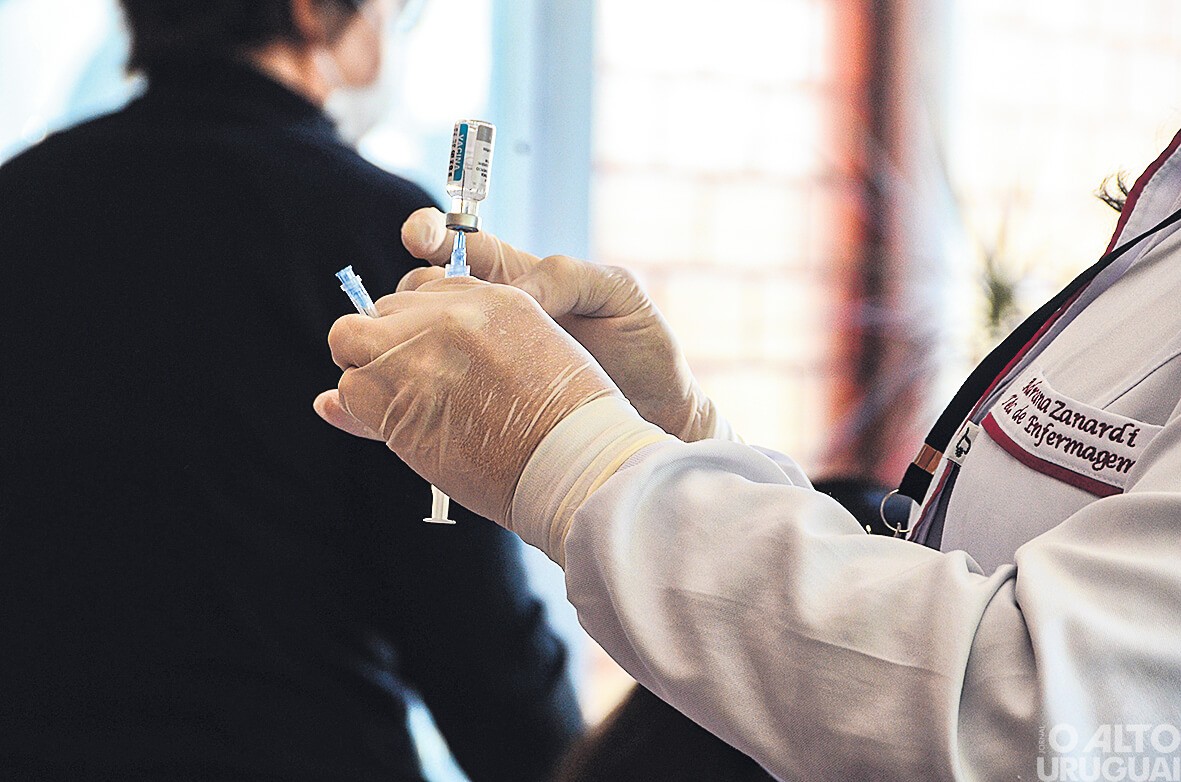 Região tem mais de 40 mil pessoas com dose de reforço em atraso