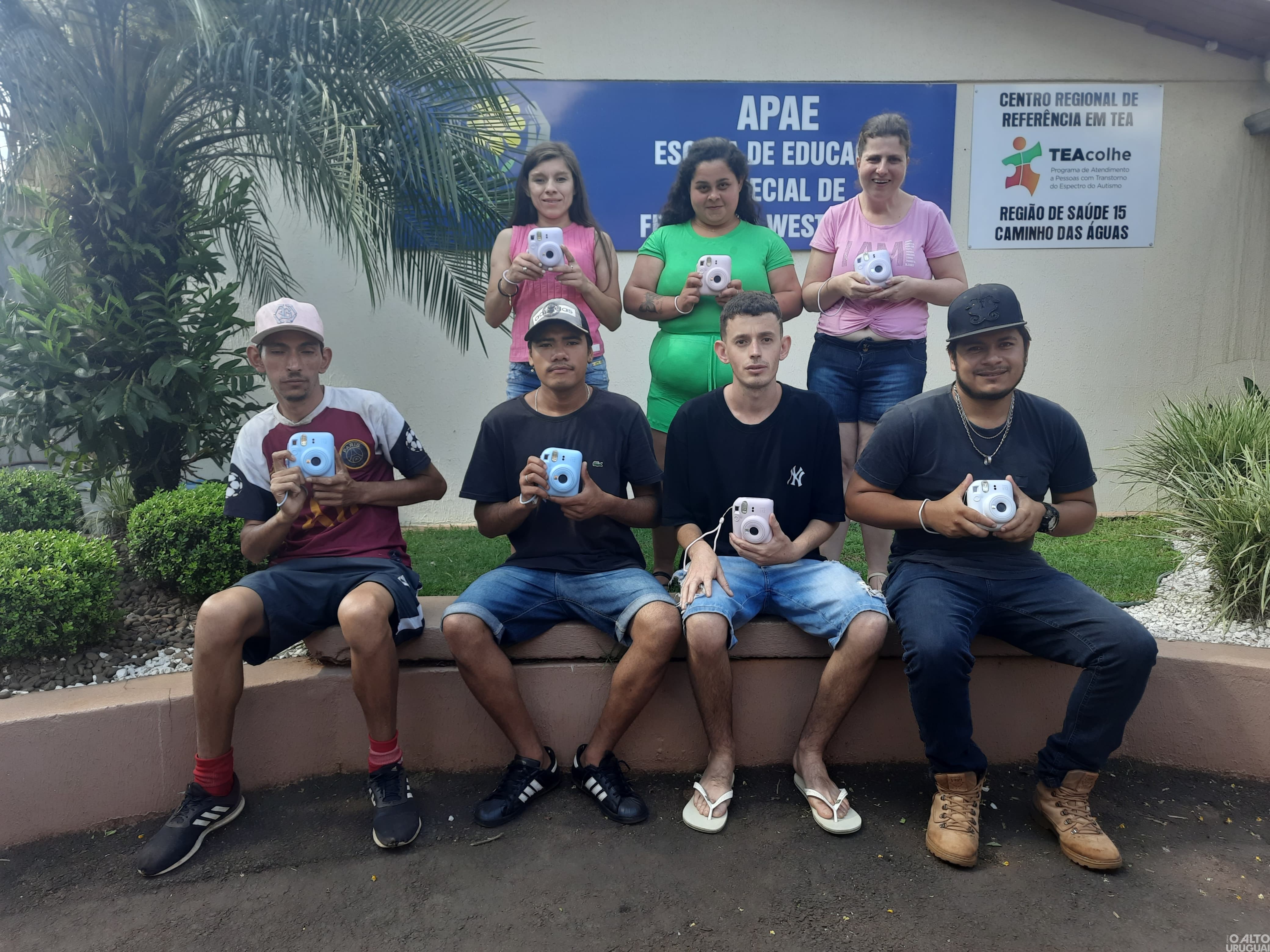 Alunos da Apae-FW transformam a fotografia em arte e conexão