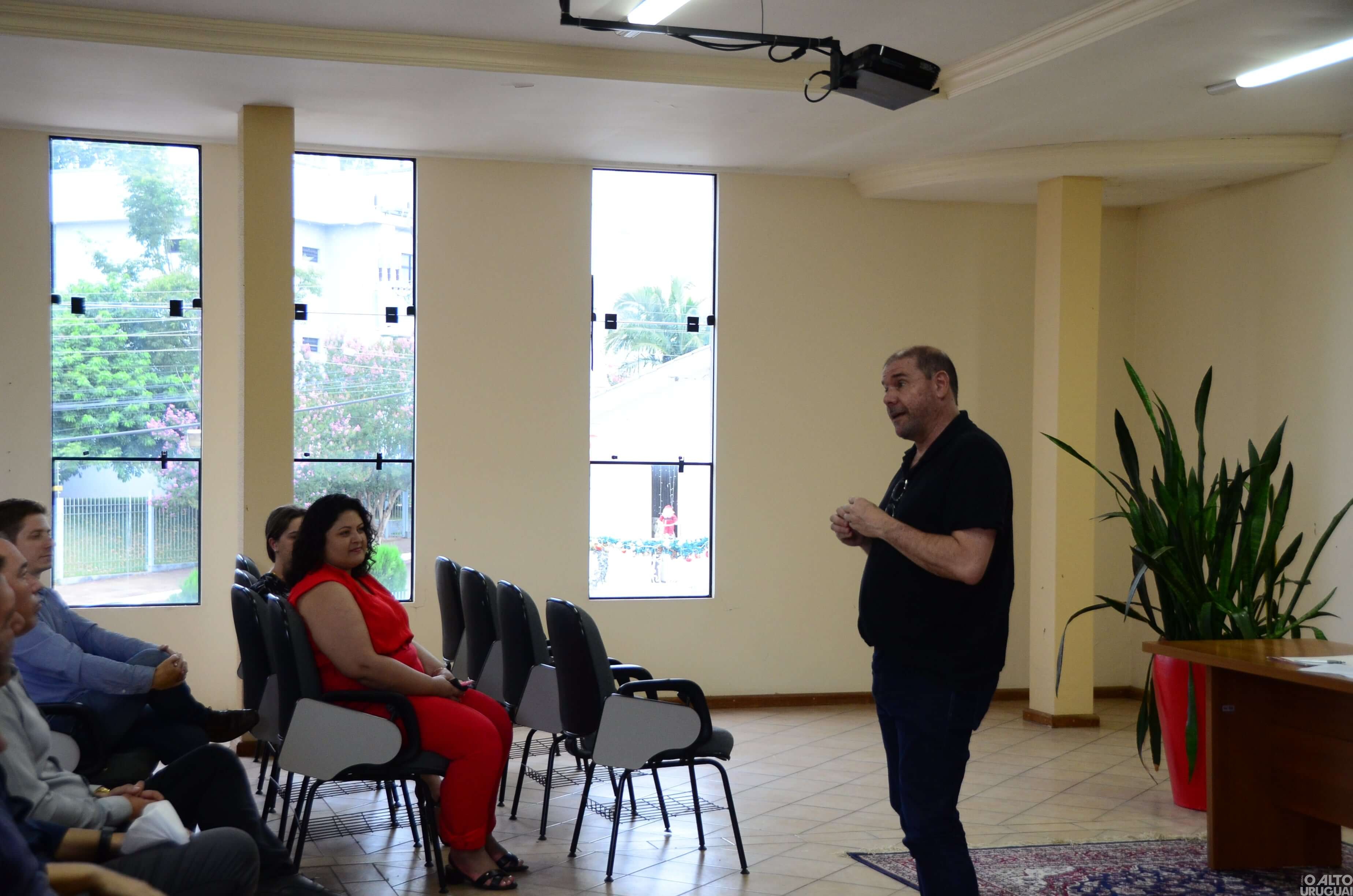 Nova diretoria da Subseção de FW da OAB assina termo de posse