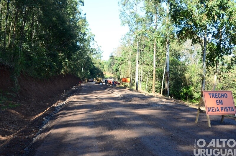 Obras de pavimentação na ERS-528 têm continuidade