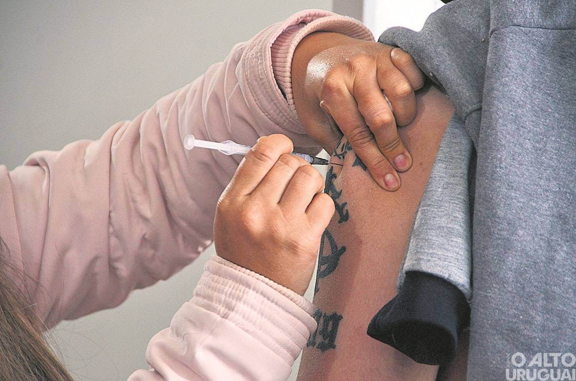 Covax prevê vacinar 20% da população dos países pobres antes do fim do ano