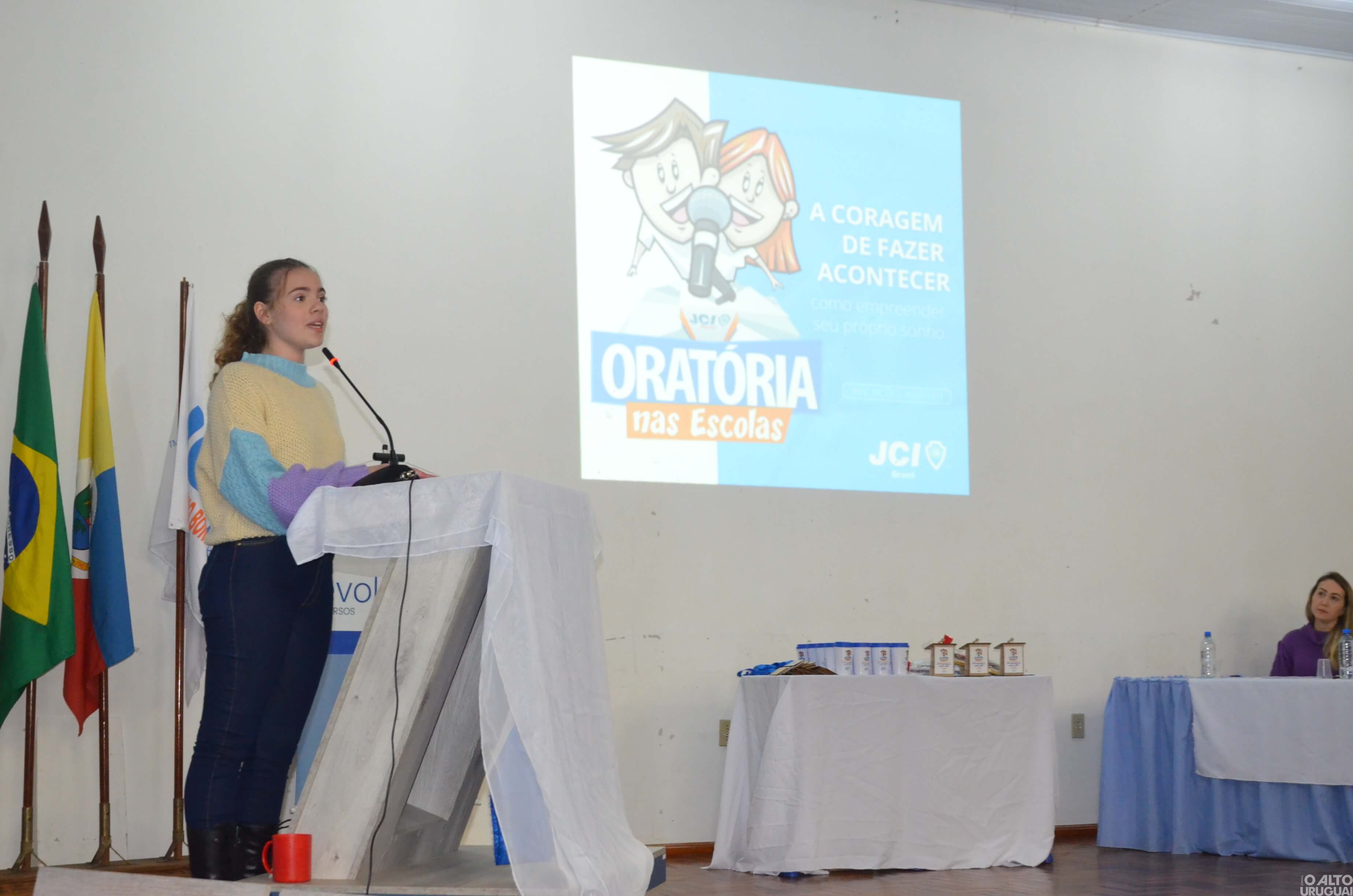 Três estudantes são premiadas na final municipal do Oratória nas Escolas em Rodeio Bonito