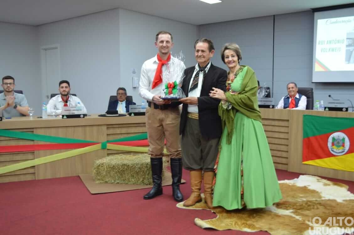 Tradicionalistas de Frederico Westphalen são homenageados pelo Poder Legislativo