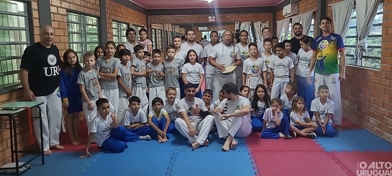 Grupo de capoeira Oxósse realiza exames de graduação e troca de cordéis na região