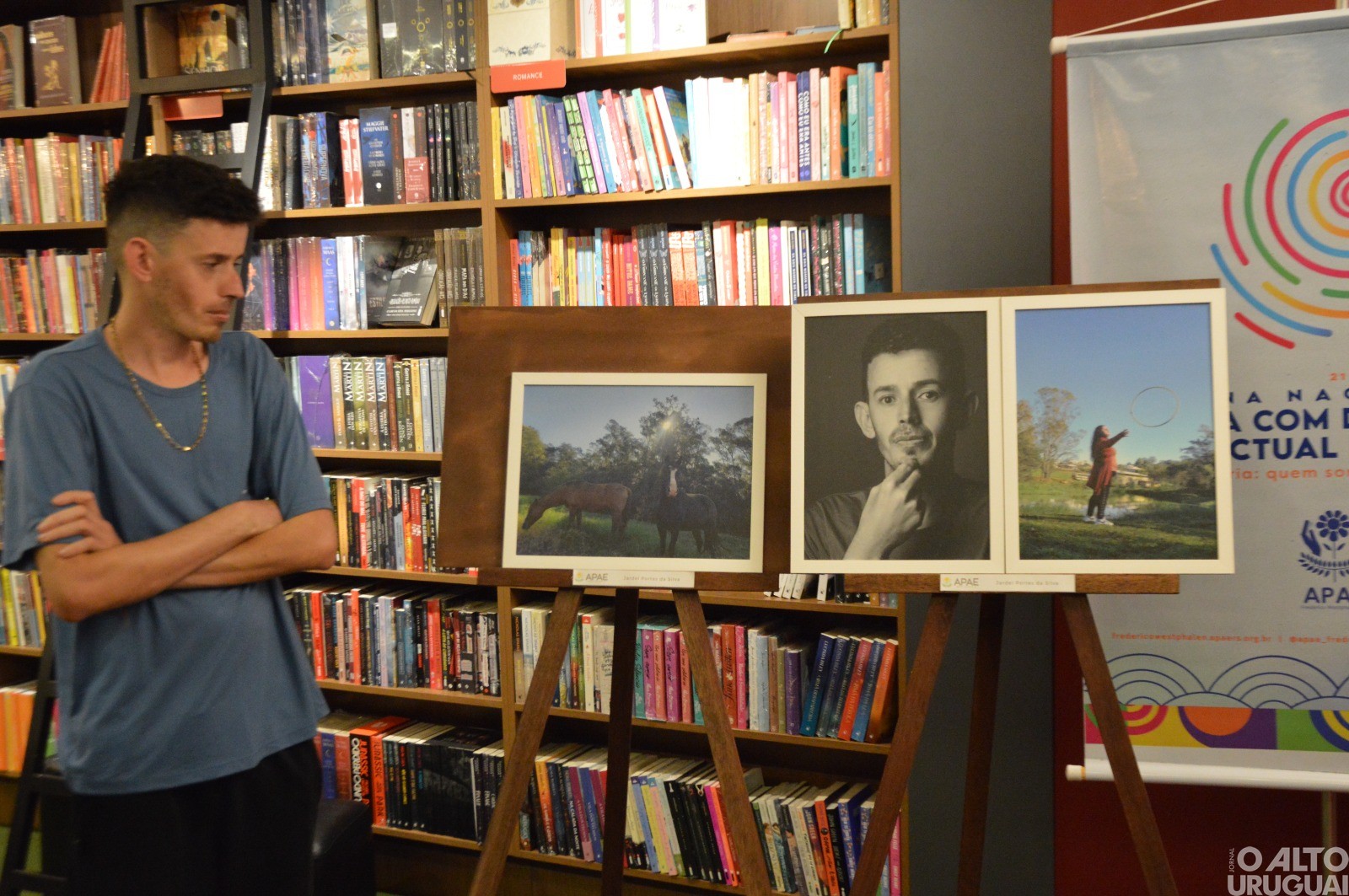 Apae-FW promove exposição fotográfica