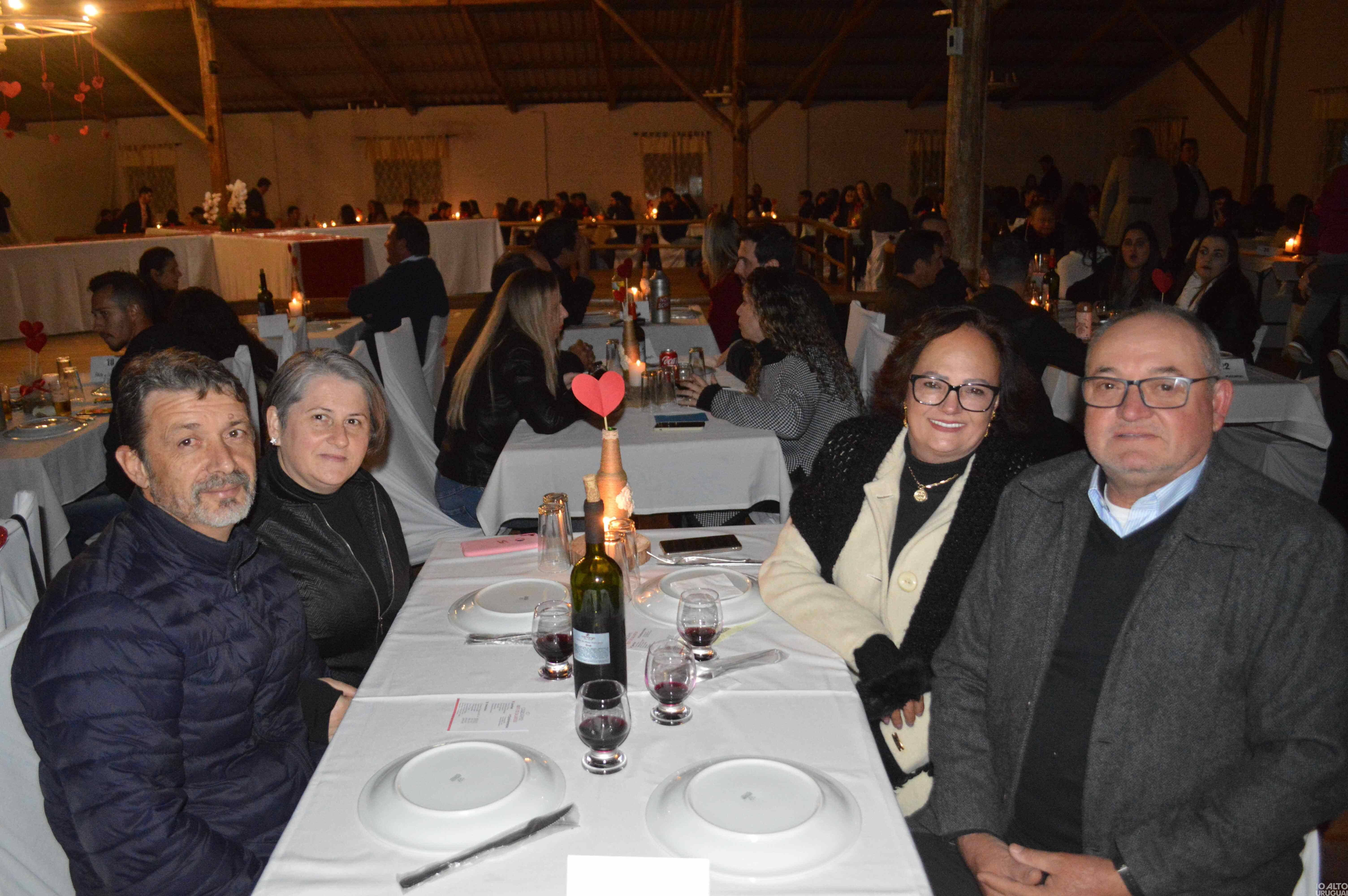 Noite do Galanteio reúne casais no CTG Rodeio da Querência