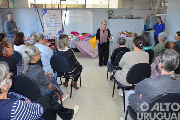 Tricolã promove workshop de tricô e crochê em FW