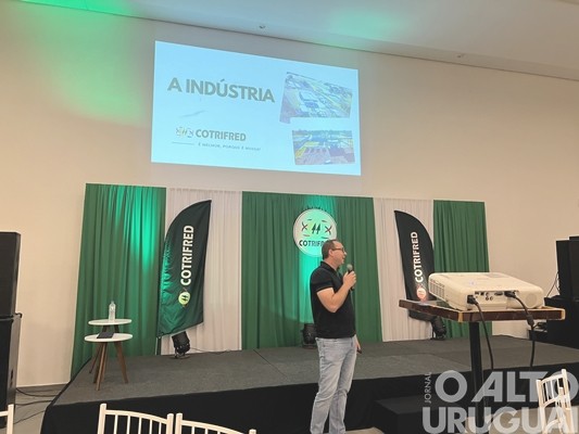 Cotrifred reúne mais de 300 produtores em FW para debater sobre bovinocultura de leite