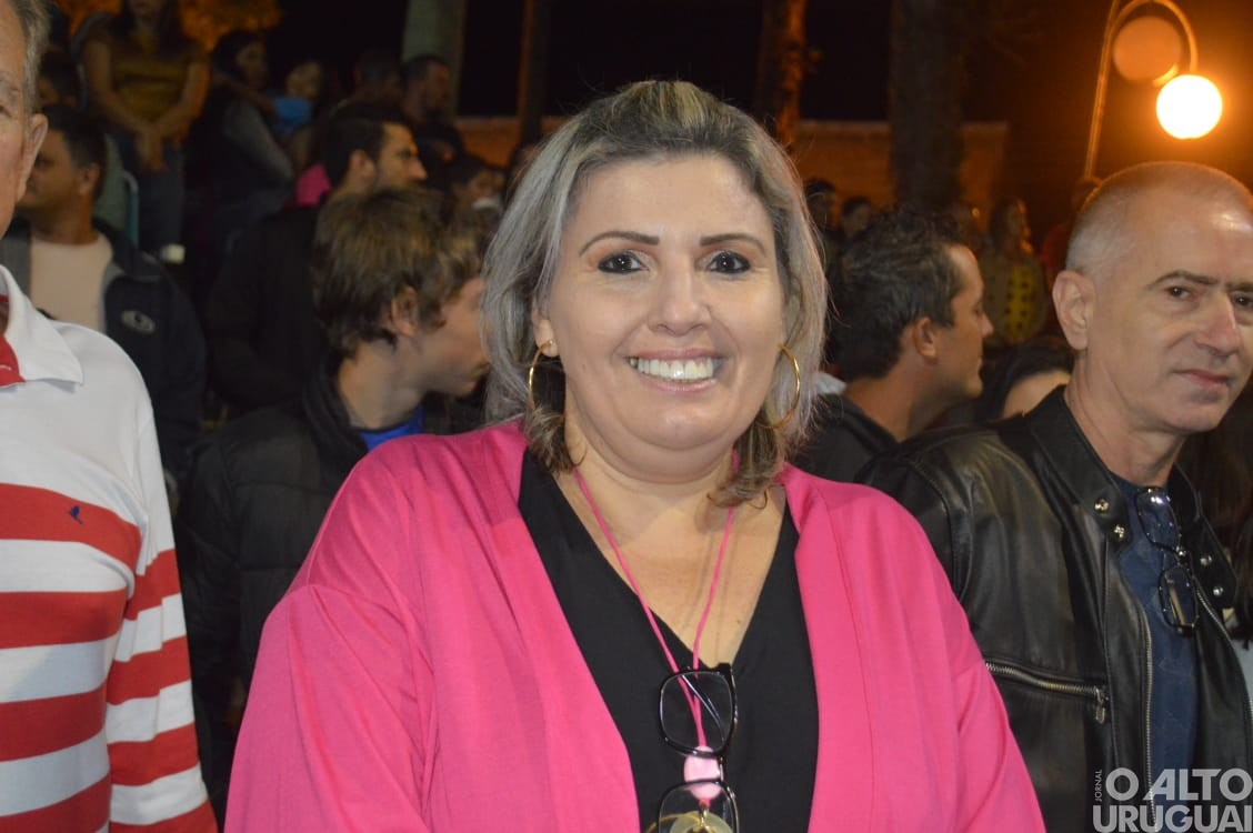 Desfile de rua do Carnaval Regional de Iraí reúne grande público