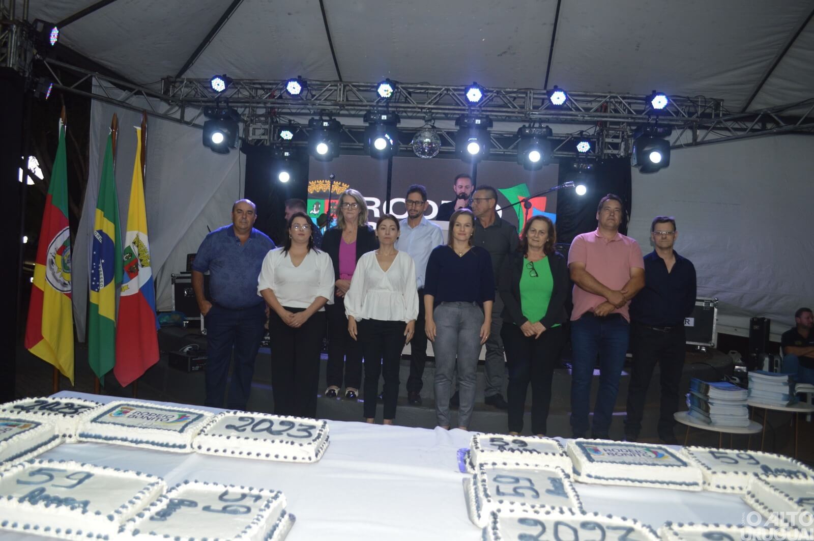 Rodeio Bonito: corte de bolo de 100 kg marca aniversário do município