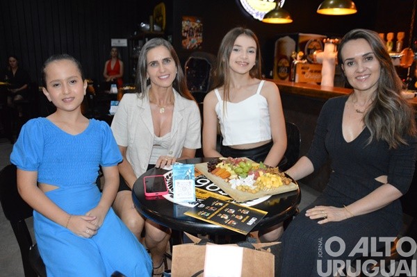 Divina Femme celebra nove anos com evento beneficente