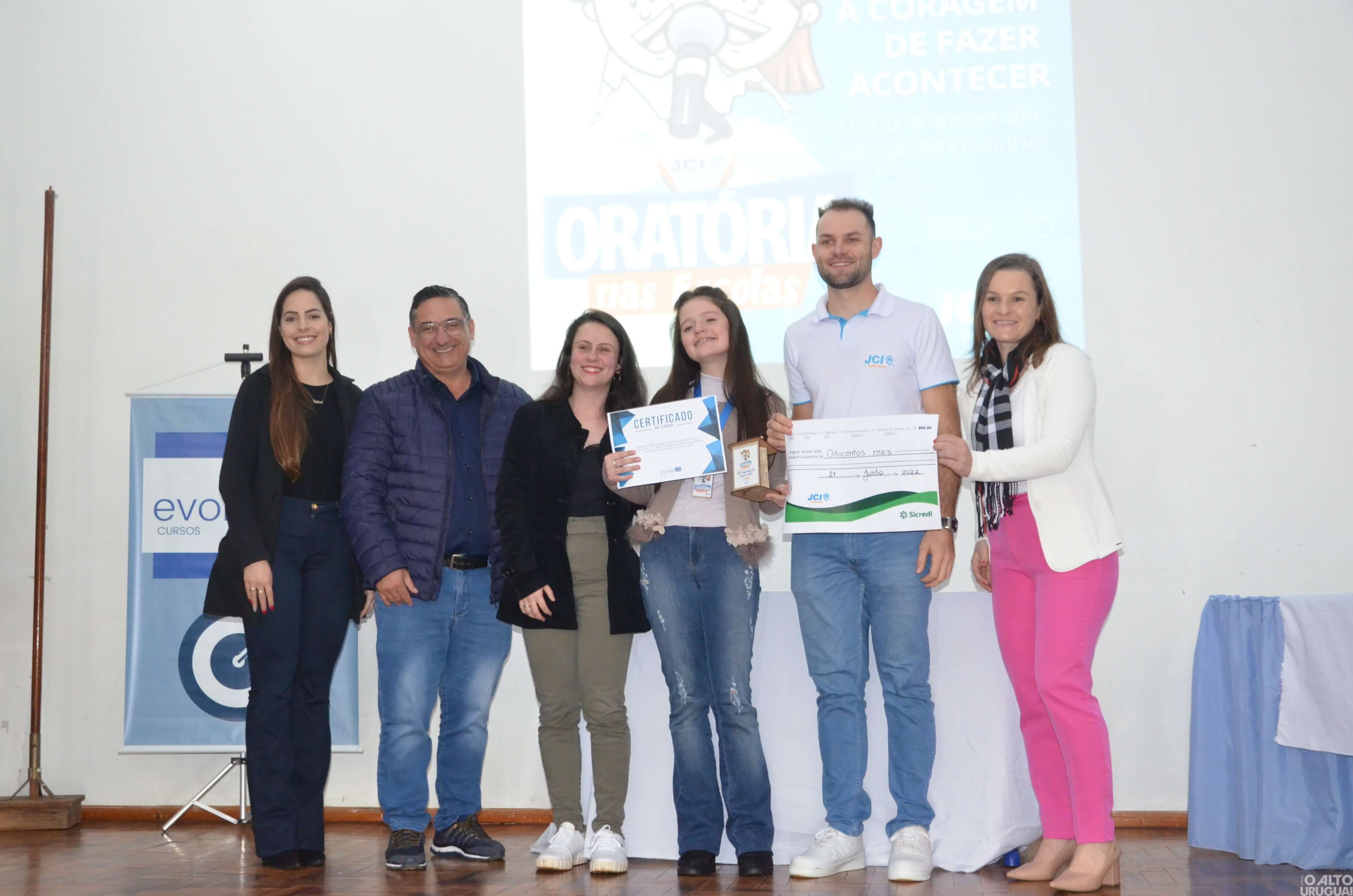 Três estudantes são premiadas na final municipal do Oratória nas Escolas em Rodeio Bonito