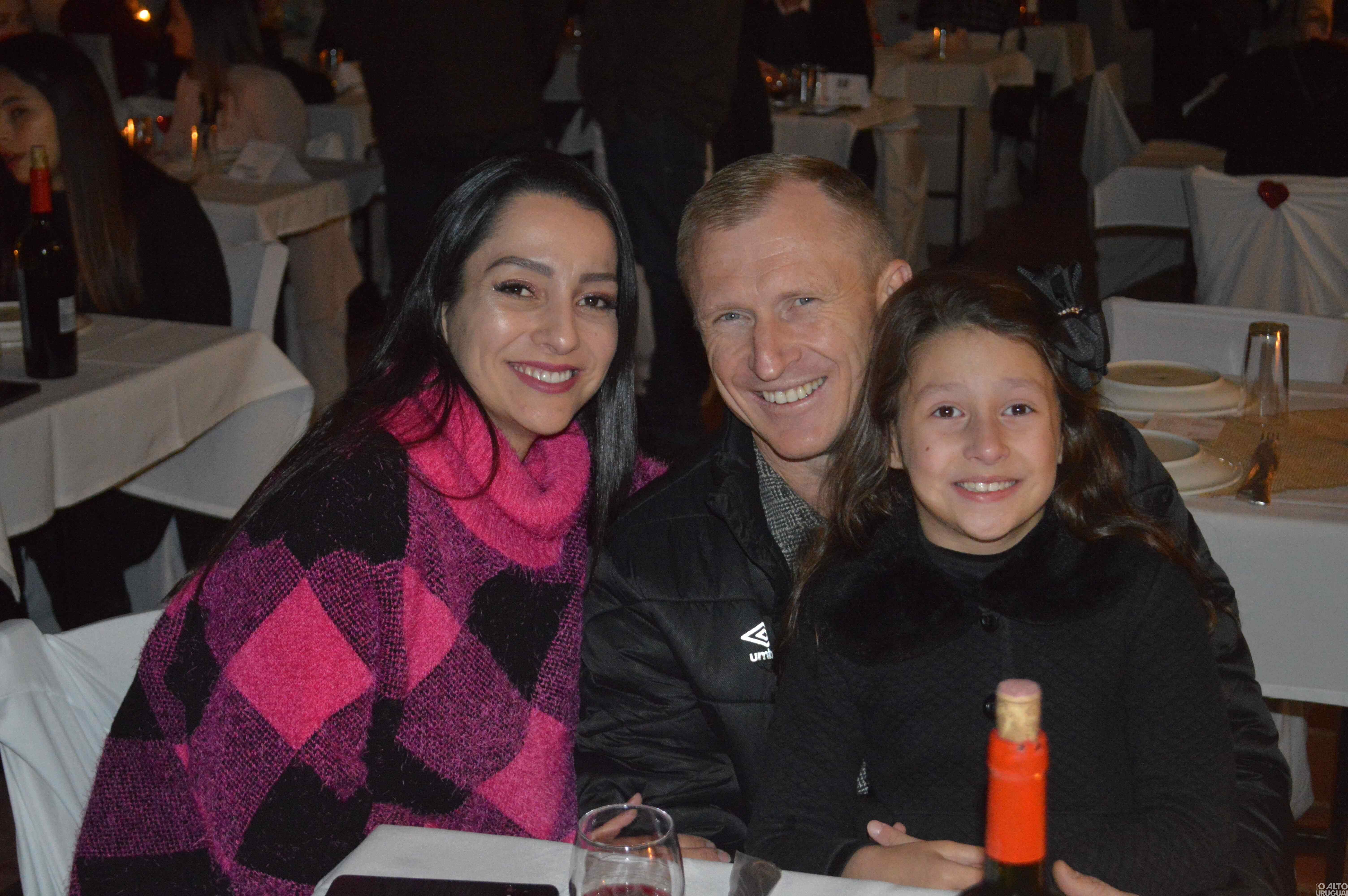 Noite do Galanteio reúne casais no CTG Rodeio da Querência