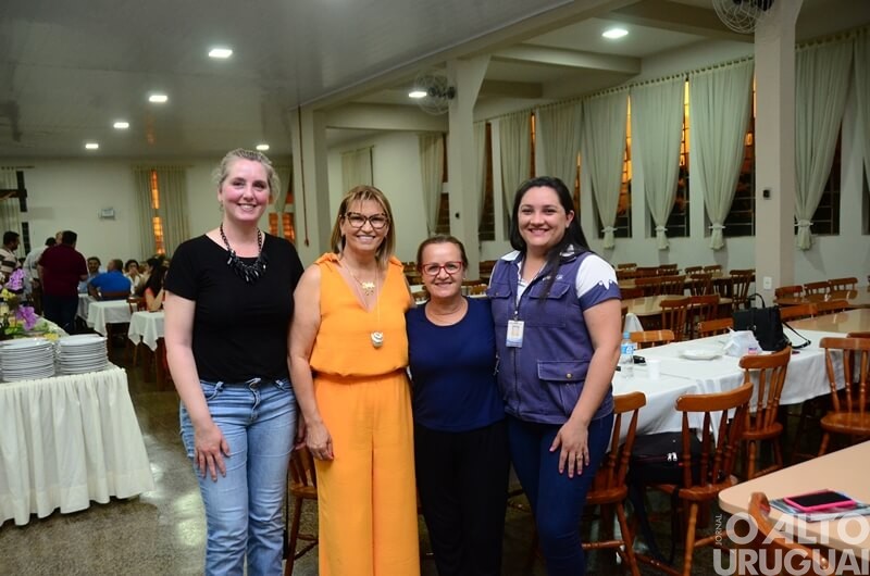 Lideranças de vários municípios prestigiam abertura da 1ª Feira Regional das Agroindústrias
