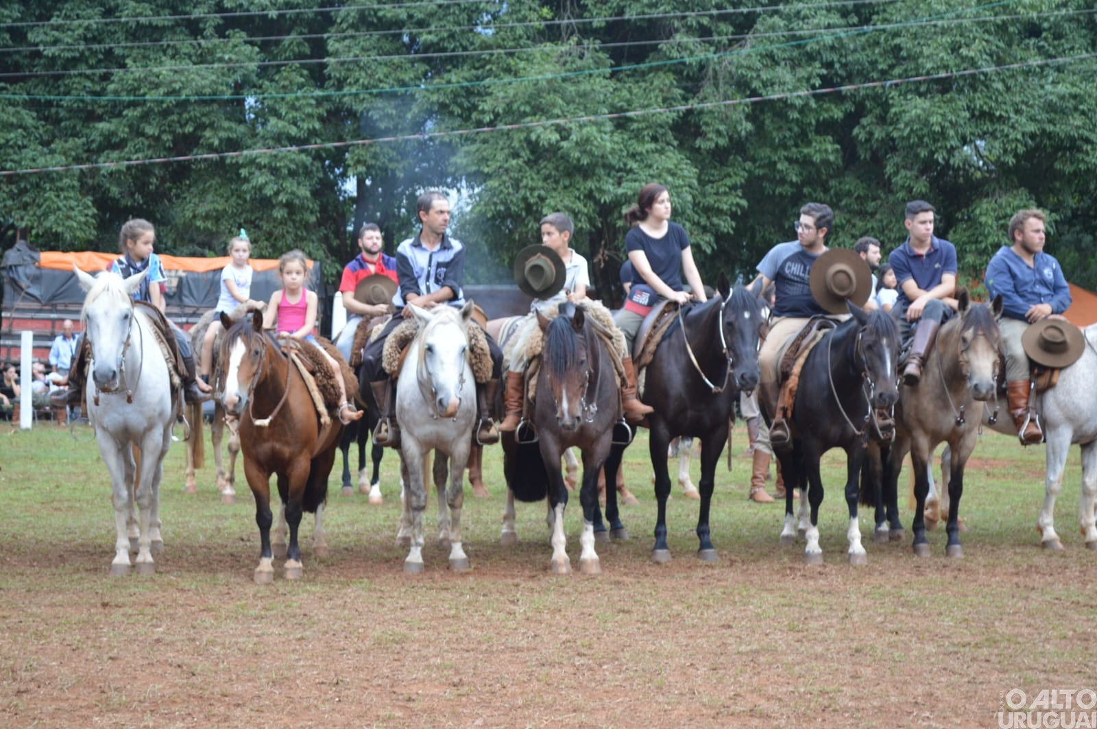 Oração da Ave Maria também marca segundo dia do Rodeio Crioulo de FW