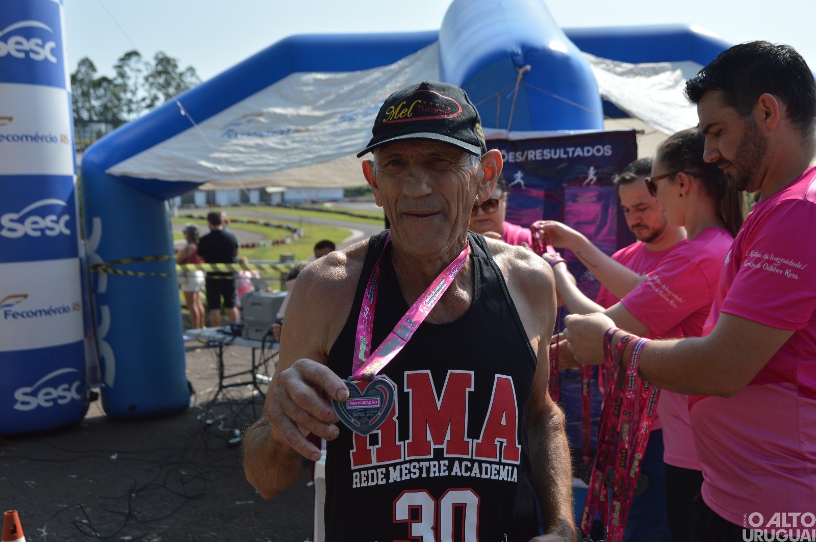 Rústica da Longevidade/Outubro Rosa reúne atletas de toda a região em FW