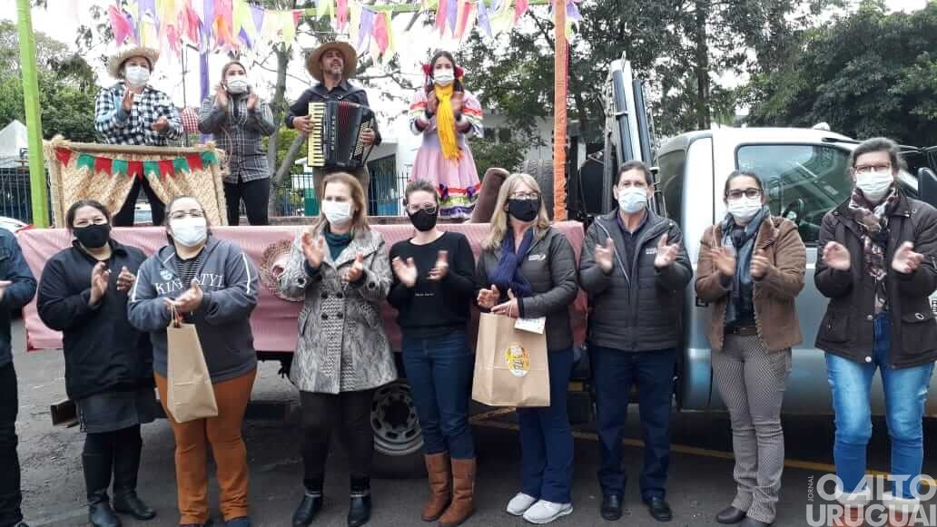 Rodeio Bonito: Arraiá Móvel do Cras visita 100 famílias assistidas