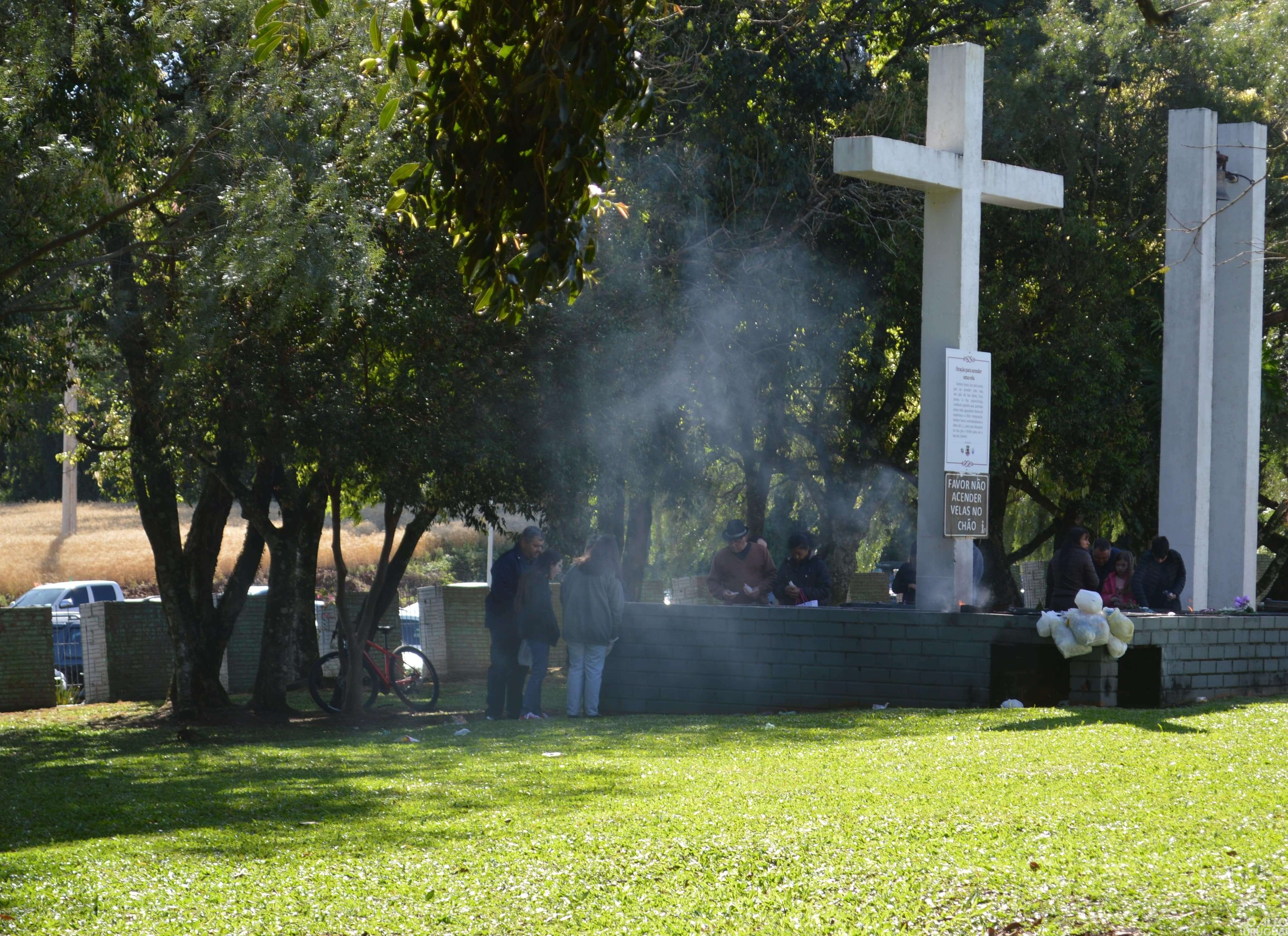 Missas e visitas relembram entes queridos nesse Dia de Finados
